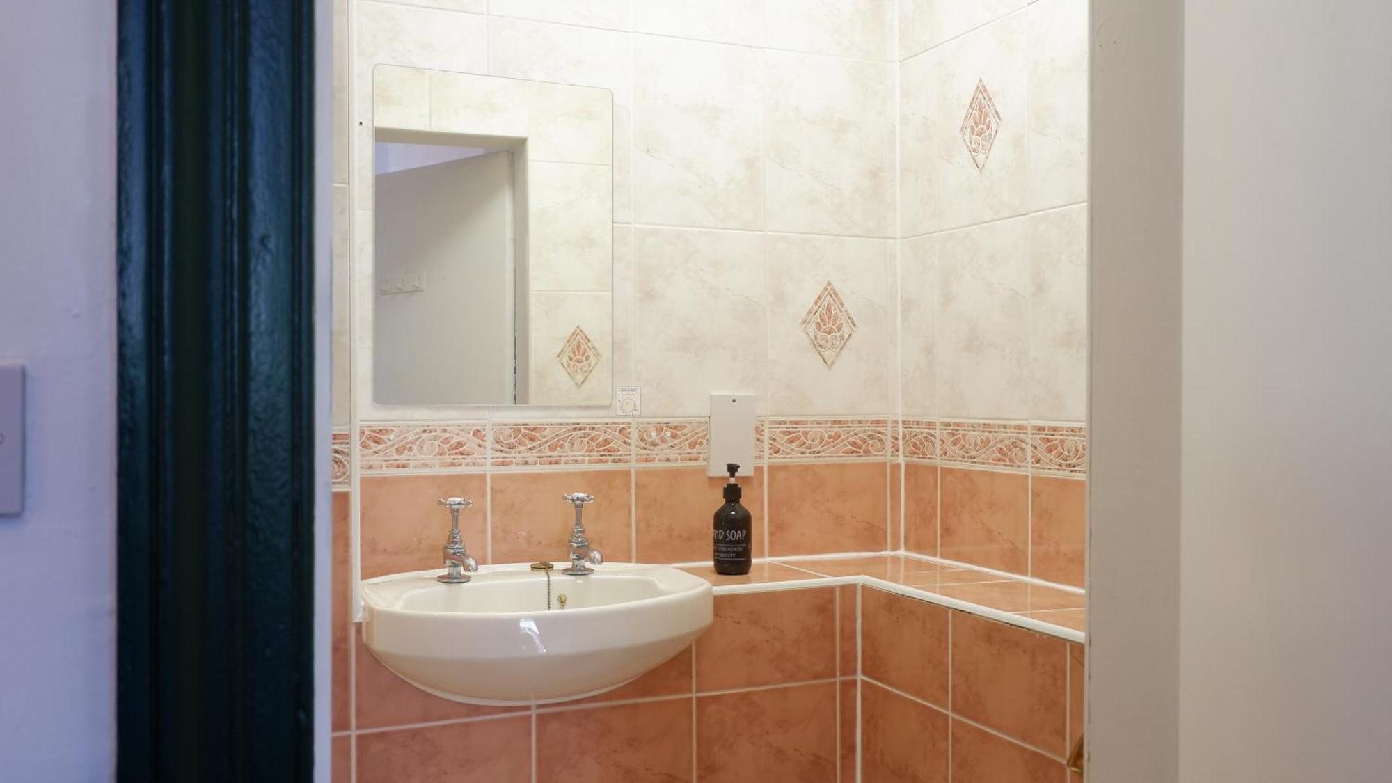 מלון אדינבורו 4 Friends House מראה חיצוני תמונה